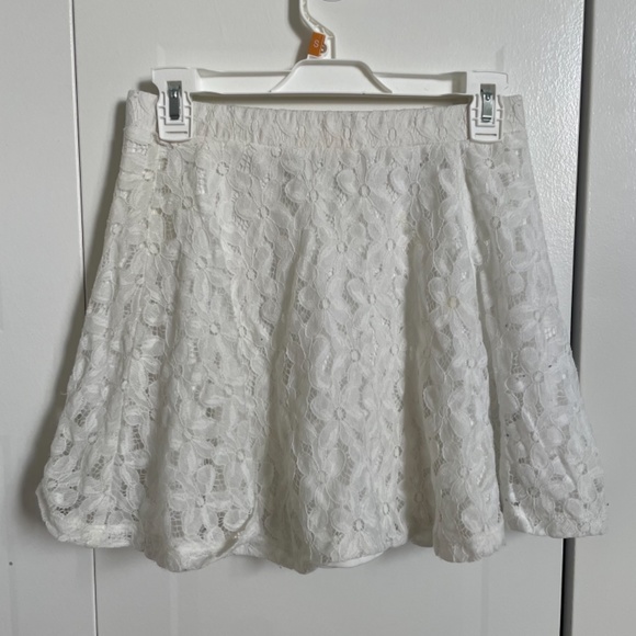 White lace mini skirt - Picture 4 of 4